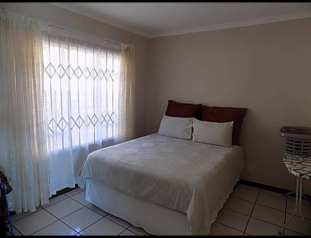 3 BEDROOM TOWNHOUSE RENTED IN PANORAMA PARK